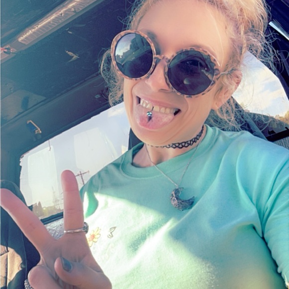 Meet your Posher, Lisa Robyn - Picture 7 of 14